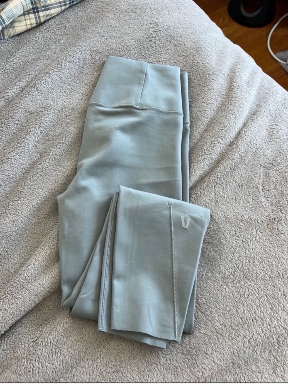Vuori Women’s Light Sage Green Evolve Leggings Large